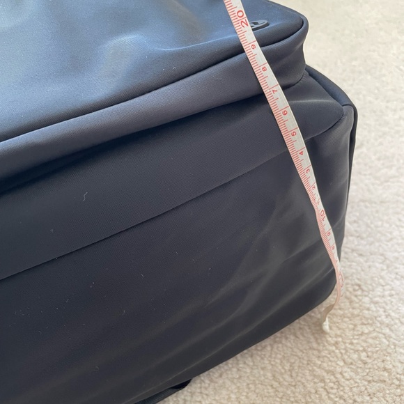 Lululemon Everywhere Backpack 22L - Picture 10 of 14